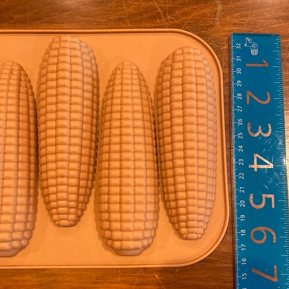 NWOT Silicone Ear of Corn Cake-Let Pan Gelatin Cornbread Thanksgiving Fun Picnic - Picture 6 of 7